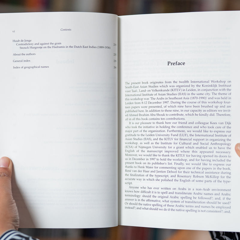 Transcending Borders: Arabs, Politics, Trade and Islam in Southeast Asia