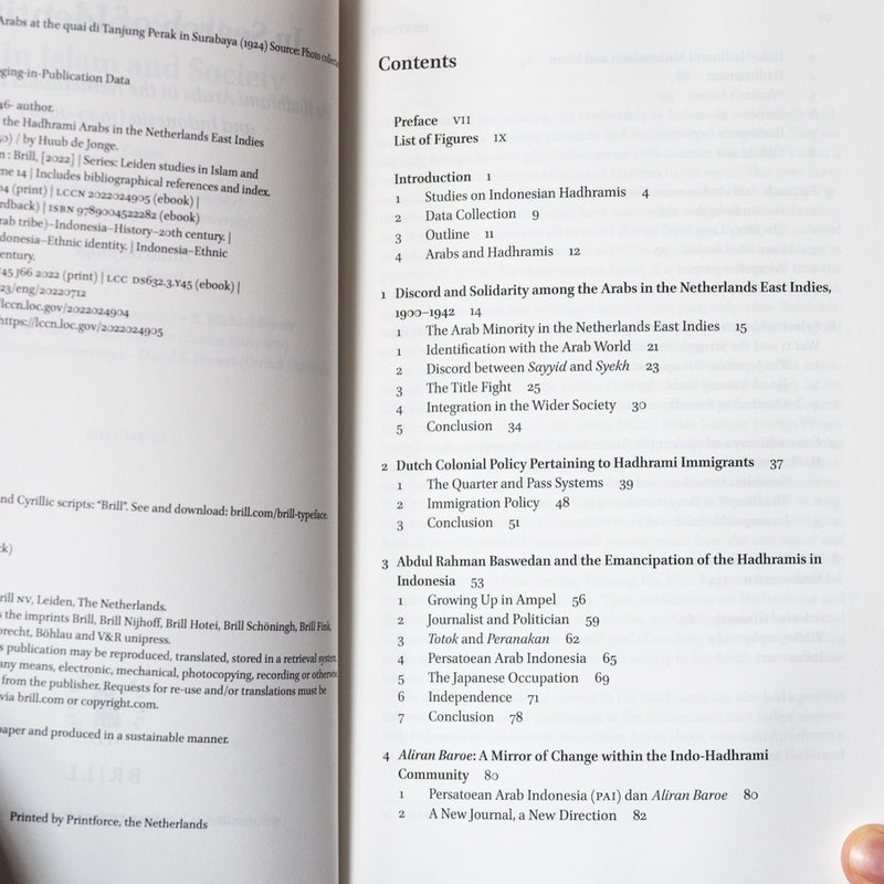 In Search of Identity: The Hadhrami Arabs in the Netherlands East Indies and Indonesia (1900-1950)