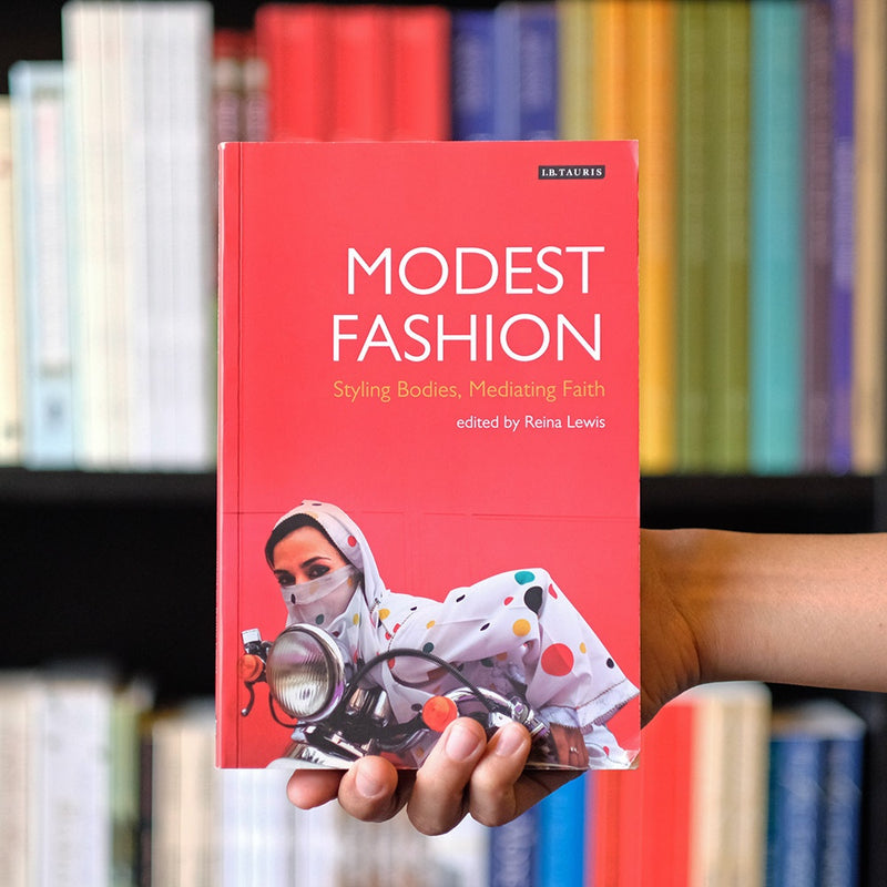 Modest Fashion: Styling Bodies, Mediating Faith